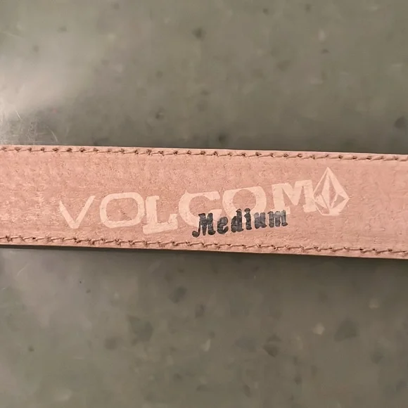 Volcom whir belt with silver hardware skater girl must have! 🖤😉🖤 - Picture 6 of 8